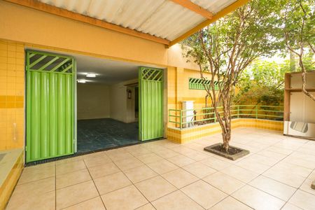 Casa à venda com 240m², 4 quartos e 3 vagas Casa à venda com 240m², 4 quartos e 3 vagasGaragem