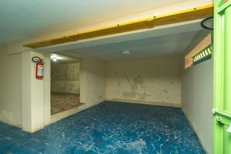 Casa à venda com 240m², 4 quartos e 3 vagas Casa à venda com 240m², 4 quartos e 3 vagasDeposito da garagem
