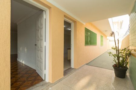 Casa à venda com 240m², 4 quartos e 3 vagas Casa à venda com 240m², 4 quartos e 3 vagasEntrada Social