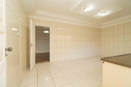Casa à venda com 240m², 4 quartos e 3 vagas Casa à venda com 240m², 4 quartos e 3 vagasCozinha
