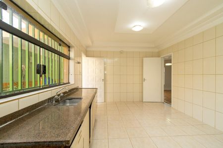 Casa à venda com 240m², 4 quartos e 3 vagas Casa à venda com 240m², 4 quartos e 3 vagasCozinha