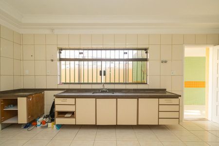 Casa à venda com 240m², 4 quartos e 3 vagas Casa à venda com 240m², 4 quartos e 3 vagasCozinha