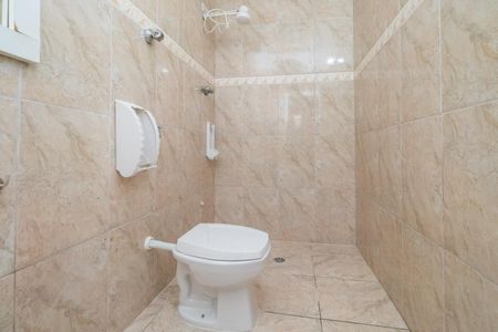Casa à venda com 240m², 4 quartos e 3 vagas Casa à venda com 240m², 4 quartos e 3 vagasBanheiro Social