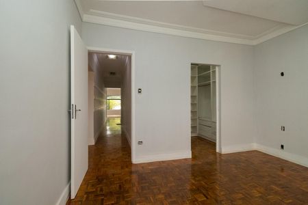 Casa à venda com 240m², 4 quartos e 3 vagas Casa à venda com 240m², 4 quartos e 3 vagasSuíte