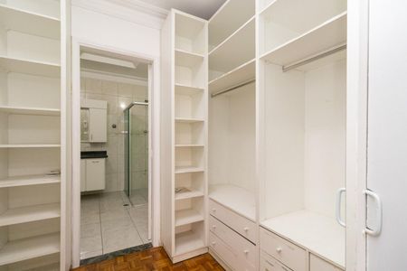 Casa à venda com 240m², 4 quartos e 3 vagas Casa à venda com 240m², 4 quartos e 3 vagasCloset da suíte
