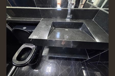 Apartamento para alugar com 198m², 4 quartos e 3 vagasBanheiro do Quarto 1