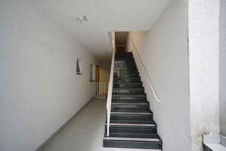 Apartamento à venda com 36m², 2 quartos e sem vaga Apartamento à venda com 36m², 2 quartos e sem vagaHall da escada