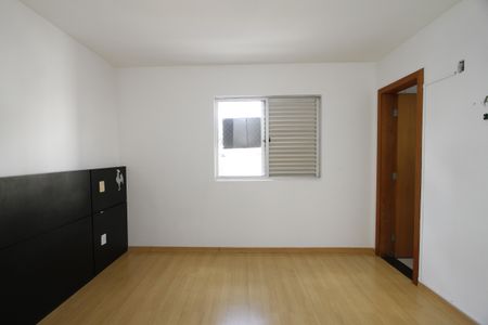 Apartamento à venda com 76m², 3 quartos e 2 vagasQuarto 3 - Suíte