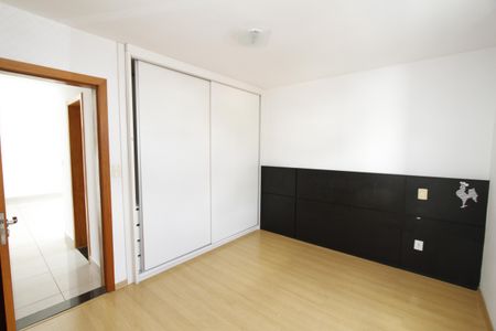 Apartamento à venda com 76m², 3 quartos e 2 vagasQuarto 3 - Suíte
