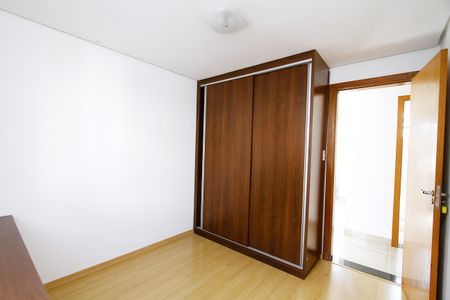 Apartamento à venda com 76m², 3 quartos e 2 vagasQuarto 1