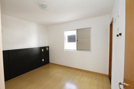 Apartamento à venda com 76m², 3 quartos e 2 vagasQuarto 3 - Suíte