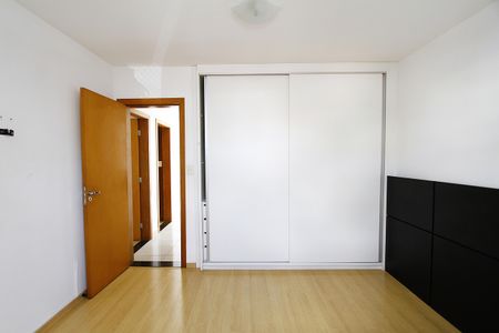 Apartamento à venda com 76m², 3 quartos e 2 vagasQuarto 3 - Suíte