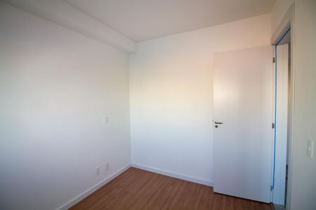 Quarto 2 de apartamento para alugar com 2 quartos, 39m² em Jardim São Luís, São Paulo