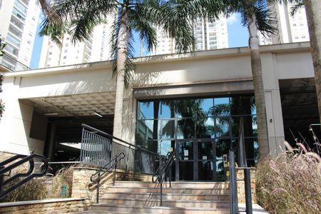Apartamento para alugar com 38m², 1 quarto e 1 vagaFachada e portaria