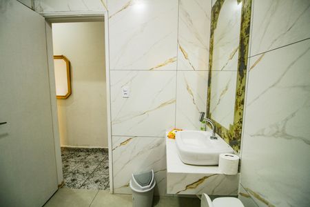 Casa para alugar com 300m², 4 quartos e 5 vagasBanheiro