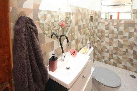 Casa à venda com 144m², 3 quartos e 1 vagaBanheiro