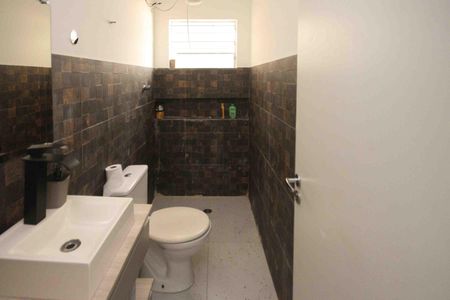 Casa à venda com 144m², 3 quartos e 1 vagaBanheiro
