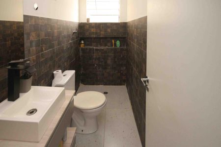 Casa à venda com 144m², 3 quartos e 1 vagaBanheiro