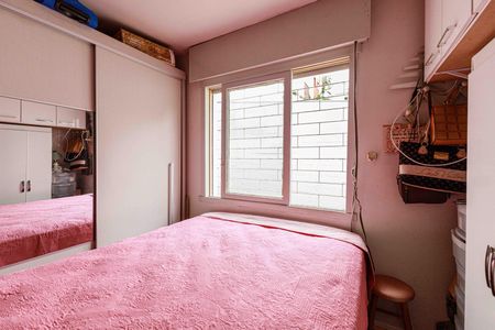 Quarto  de apartamento à venda com 1 quarto, 43m² em Vila Ipiranga, Porto Alegre