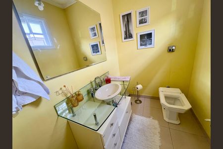 Casa à venda com 250m², 3 quartos e 2 vagasLavabo