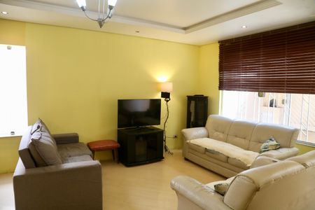 Casa à venda com 250m², 3 quartos e 2 vagasSala