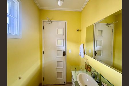 Casa à venda com 250m², 3 quartos e 2 vagasLavabo