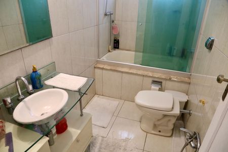 Casa à venda com 250m², 3 quartos e 2 vagasBanheiro 1