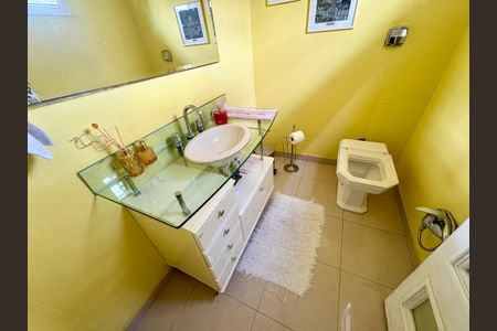 Casa à venda com 250m², 3 quartos e 2 vagasLavabo