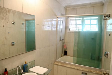 Casa à venda com 250m², 3 quartos e 2 vagasBanheiro 1