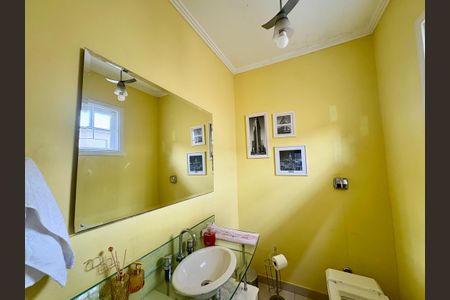 Casa à venda com 250m², 3 quartos e 2 vagasLavabo