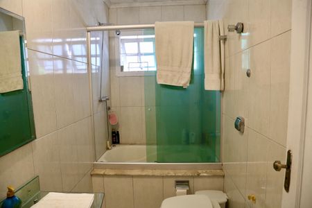 Casa à venda com 250m², 3 quartos e 2 vagasBanheiro 1