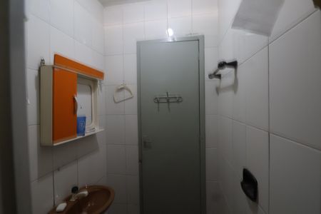 Casa à venda com 90m², 5 quartos e 4 vagasBanheiro 2