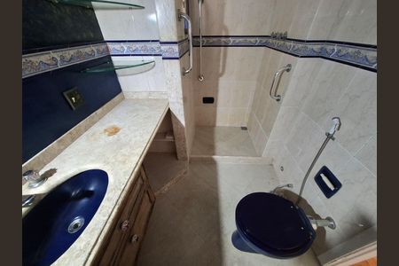 Apartamento para alugar com 140m², 3 quartos e 1 vaga Apartamento para alugar com 140m², 3 quartos e 1 vagaBanheiro da suíte