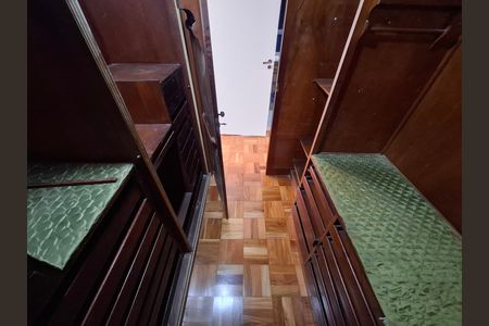 Apartamento para alugar com 140m², 3 quartos e 1 vaga Apartamento para alugar com 140m², 3 quartos e 1 vagaCloset