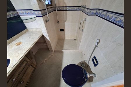 Apartamento para alugar com 140m², 3 quartos e 1 vaga Apartamento para alugar com 140m², 3 quartos e 1 vagaBanheiro da suíte