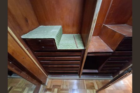 Apartamento para alugar com 140m², 3 quartos e 1 vaga Apartamento para alugar com 140m², 3 quartos e 1 vagaCloset