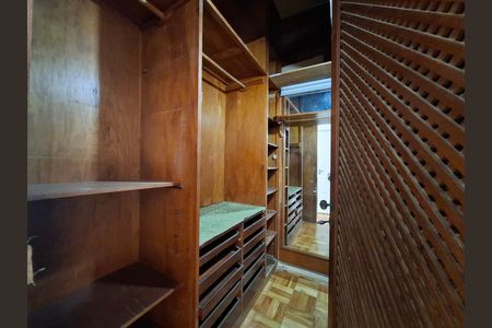 Apartamento para alugar com 140m², 3 quartos e 1 vaga Apartamento para alugar com 140m², 3 quartos e 1 vagaCloset