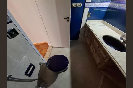 Apartamento para alugar com 140m², 3 quartos e 1 vaga Apartamento para alugar com 140m², 3 quartos e 1 vagaBanheiro da suíte