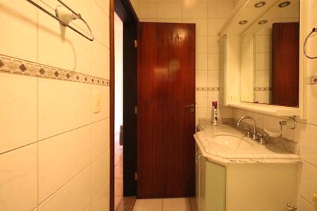 Apartamento à venda com 109m², 2 quartos e 2 vagasBanheiro da Suíte