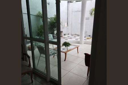 Casa para alugar com 300m², 3 quartos e 4 vagasEntrada