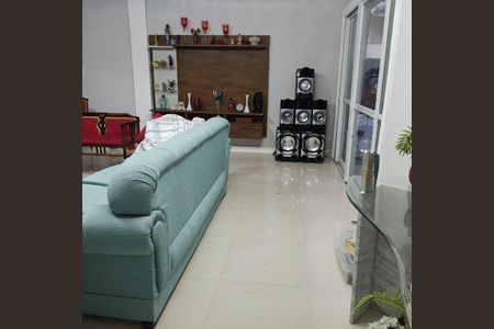 Casa para alugar com 300m², 3 quartos e 4 vagasSala