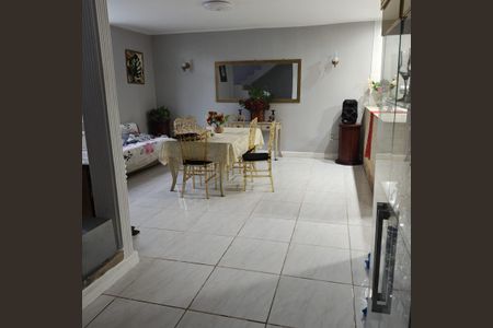 Casa para alugar com 300m², 3 quartos e 4 vagasSala