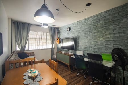 Sala de apartamento para alugar com 2 quartos, 82m² em Brasilândia, São Gonçalo
