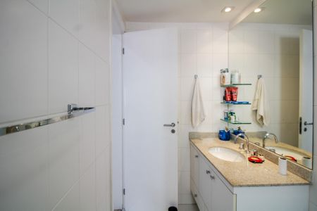 Apartamento à venda com 141m², 3 quartos e 2 vagasQuarto Suite 1 - Banheiro
