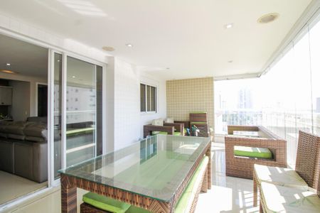 Apartamento à venda com 141m², 3 quartos e 2 vagasVaranda