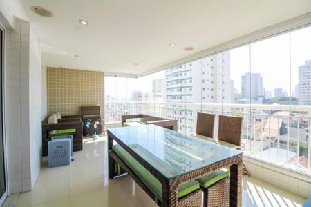 Apartamento à venda com 141m², 3 quartos e 2 vagasVaranda