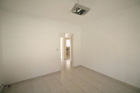 Casa à venda com 88m², 2 quartos e 2 vagas Casa à venda com 88m², 2 quartos e 2 vagasSala