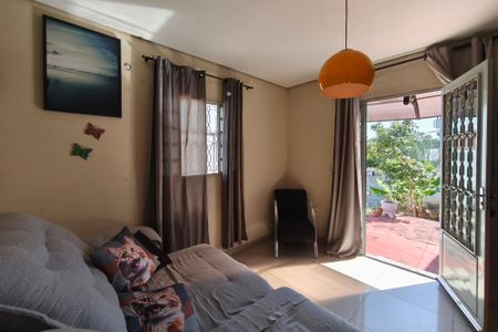 Casa à venda com 90m², 2 quartos e 4 vagasSala