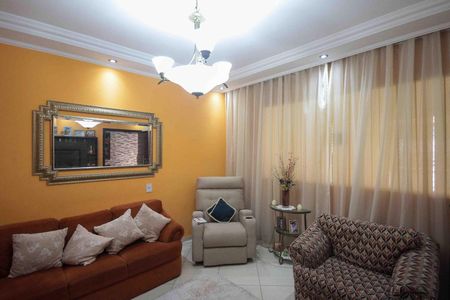 Casa à venda com 180m², 3 quartos e 2 vagasSala
