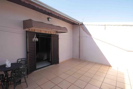 Casa à venda com 180m², 3 quartos e 2 vagasVaranda